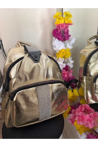 Butik Altın Parlak Kadın Sırt Çantası – Taş Detaylı Şık ve Modern Tasarım