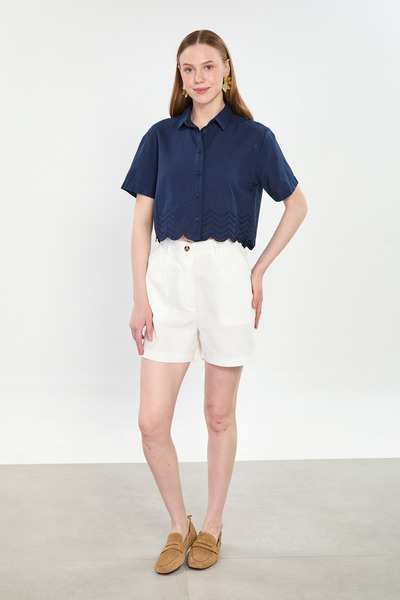 BARRELS AND OIL Women's linen shorts - white