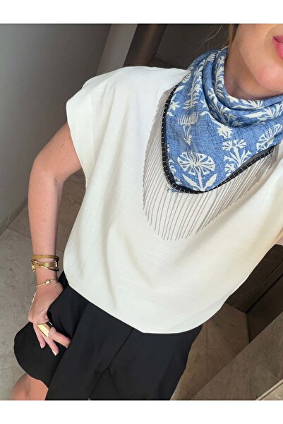 begum mayda Mavi & Beyaz Boncuk Şallı , Beyaz Vatkalı Bluz