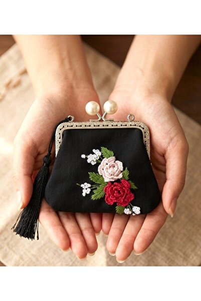 Arzu Demir Mini Cüzdan 14x10 cm ölçülerinde, 3D Kabartmalı %100 El nakışlı Si...