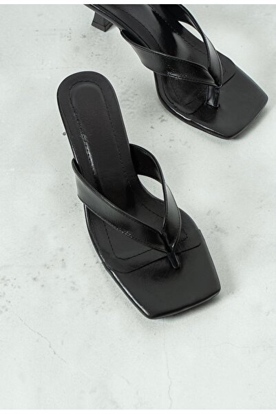 runa shoes نعال بكعب عالٍ ومقدمة مدببة