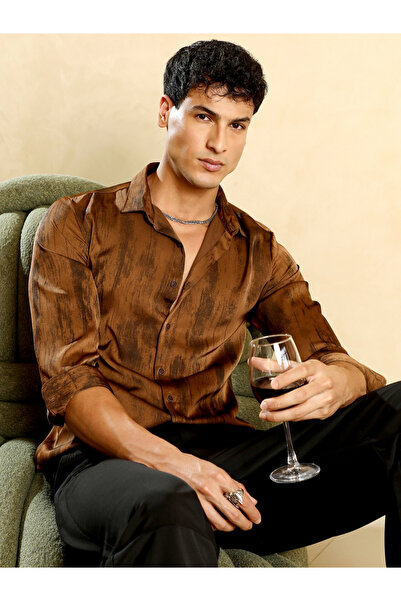 Campus Sutra By Styli Men Gleaming-Grazed Satin Shirt