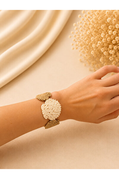 Kumru Studio Bohemian Seashell Straw Bracelet