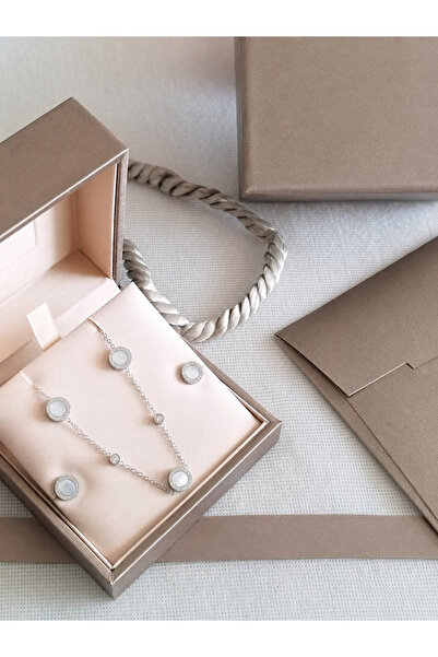 Glamour Galore Earring and Chain Set with Accessories