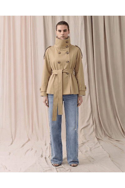 Aybikestil Gabardin Kalkık Yüksek Yaka Kısa Trençkot Camel
