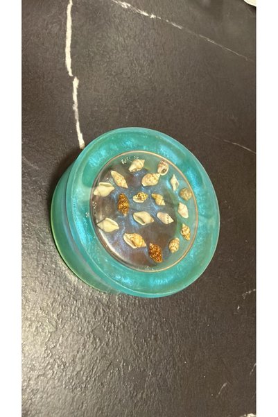 MISS GOLDEN Shiny Water Green Pearlescent Transparent Colored Oyster Seashell Decorated Round Shaped Ash Tray Handmade Epoxy Gift
