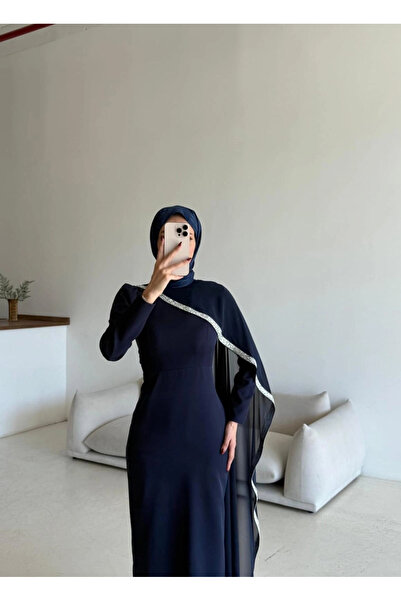 Butik Lacivert Double Kumaş Sağ Omzundan Taşlı Pelerinli Abiye Modelimiz