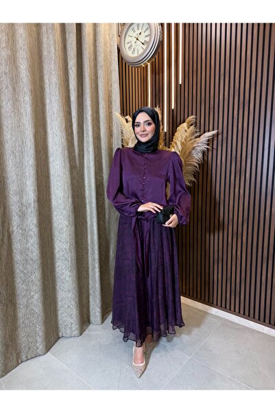 Fashionbox طقم بلوزة أرين من الساتان مع تنورة منقوشة |   الخوخ الأحمر (المردوم)