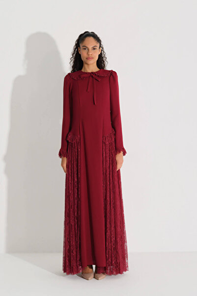 miha Hicran Önal Lace-Trimmed Collar and Hem Crepe Dress in Burgundy