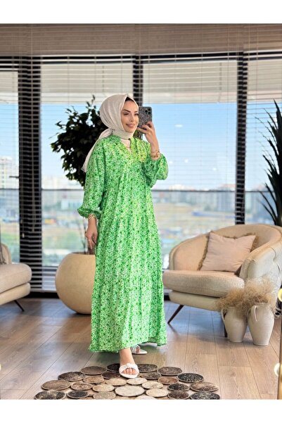 ASHILDA 25EL541 فستان صغير مزين بالزهور وياقة على شكل حرف V وأزرار باللون الأخضر