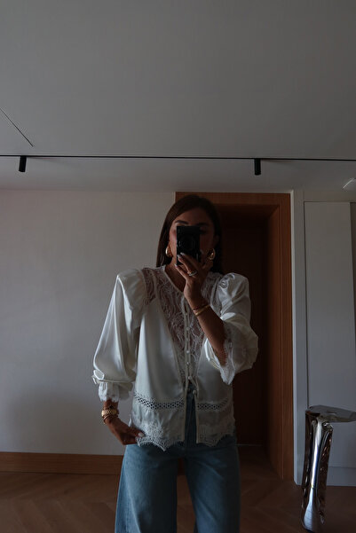 Özge Özgenç Lace Detailed Satin Shirt with Flap Buttons