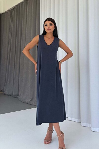 Mine Tan Butik فستان نسائي بتفاصيل من قماش البيكيه وياقة على شكل حرف V - نيلي