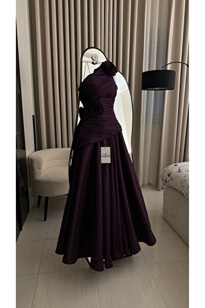 Nareen Fashion فستان سهرة فاخر باللون البرقوقي الداكن، بتصميم راقٍ يجمع بين ا...
