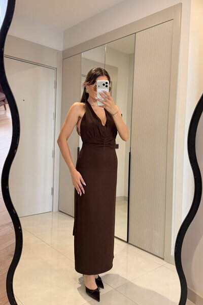 Gizem Ecemiş Sherlock Kahve Halter Yaka Maxi Elbise