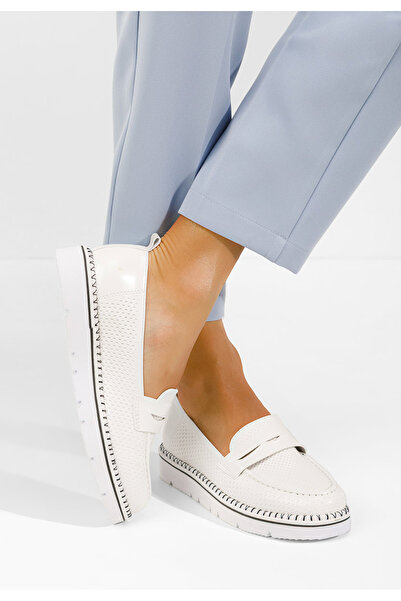 B T Shoes Γυναικεία λευκά μοκασίνια Φατίνα
