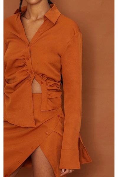 NO BRAND Prettylittlething Cămașă asimetrică cu manșete și nasturi, culoare c...