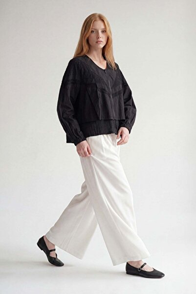 Levidor Beige pleated stitch detail pants