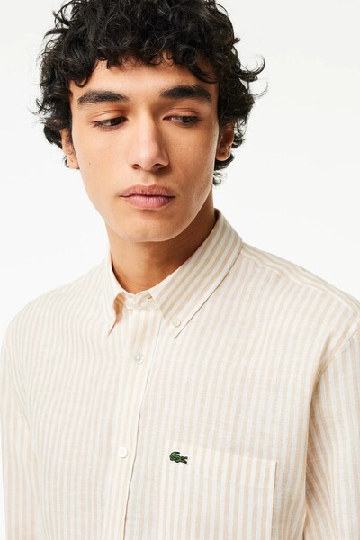 Lacoste قميص رجالي أصفر بقصة عادية قميص كتان رجالي بقصة قياسية باللون الأصفر