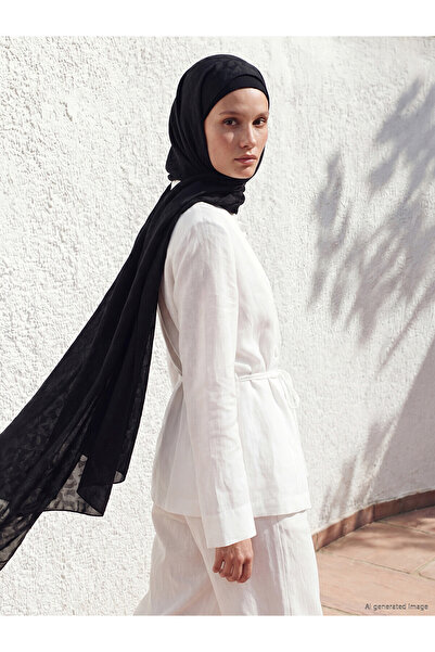 LC Waikiki شال نسائي منقوش بالجاكار باللون الأسود من LCW Modest مع فرق من NEVAVM