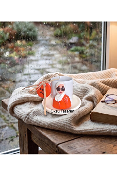oksukokulutaş Orange-Clad Girl in a Closed Outfit Turkish Coffee Cup
