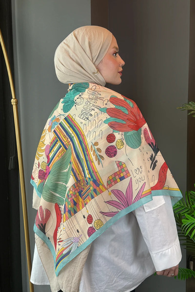 Madame Polo Laurel Pattern Shoulder Shawl - Colorful