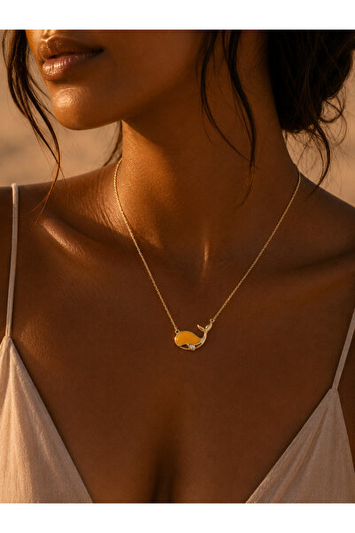 POSEİDONS JEWELLERY قلادة أنيقة على شكل حوت بلون أصفر