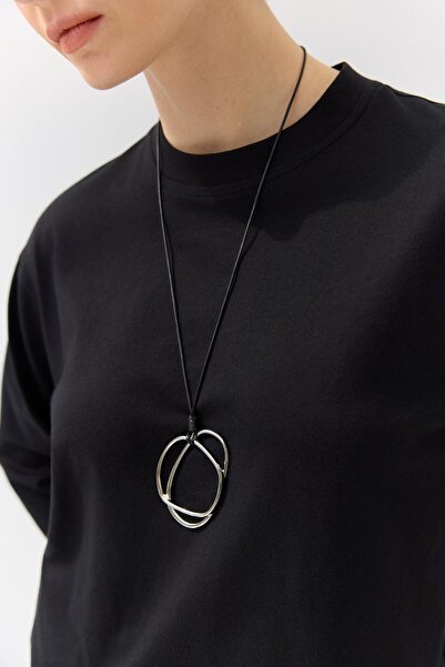 KADRİYE BAŞTÜRK Geometric Metal Pendant Necklace Silver