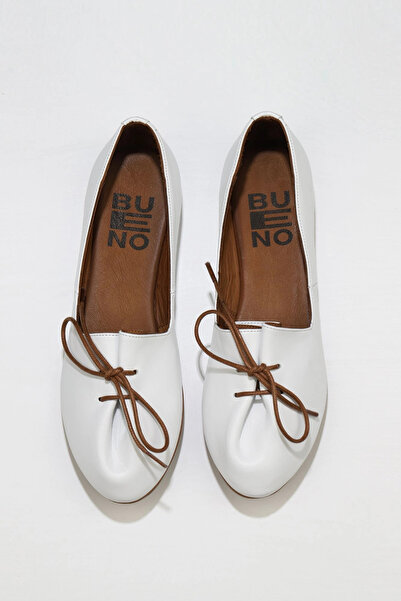 Bueno Shoes حذاء باليرينا نسائي من الجلد الأبيض 01wl1237