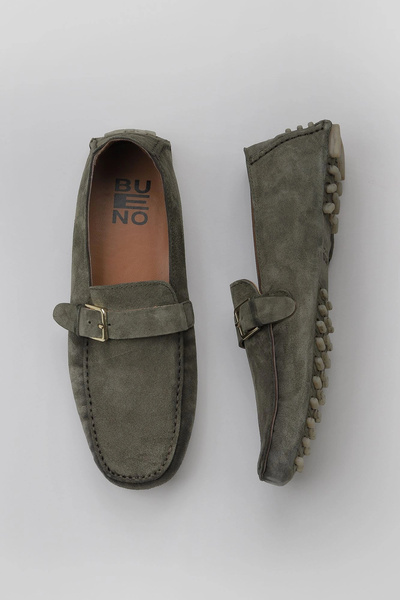 Bueno Shoes Pantofi casual pentru bărbați din piele intoarsa deschisă kaki 10...