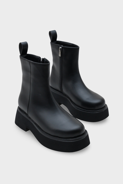 Capone Outfitters Cizme de damă Darla cu vârf rotund și fermoar lateral cu ta...