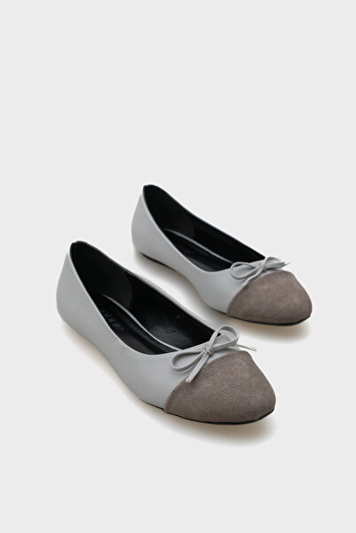 Capone Outfitters حذاء باليه نسائي من Becky Toe من جلد الغزال