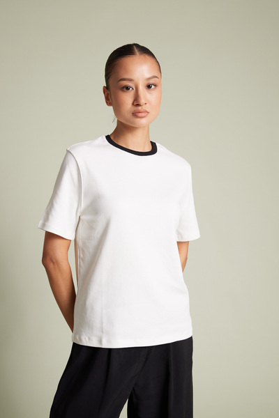 Avrile Γυναικείο T-SHIRT με λεπτομέρεια γιακά σε σχέδιο CONTRAST, ΕΚΡΟΥ