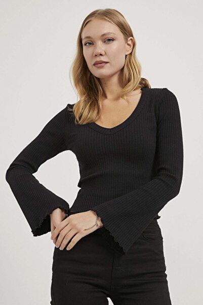 Arma Life Armalife 1508 V-Necklace with Tie Detail and Wide Sleeves Women's Body