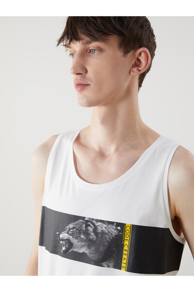 LC Waikiki Nevavm Men's T-Shirt with Oval Collar and Printed Design