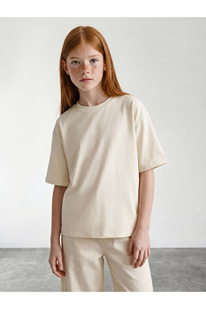 LC Waikiki Trendlucky Girls' Soft Touch T-Shirt with Oval Collar and Contrast