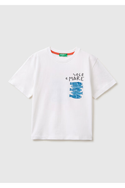 United Colors of Benetton تي شيرت للأولاد باللون الأبيض مع تفاصيل طباعة أمامي...