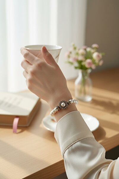 FAYRA ACCESSORIES Kristal Taşlı Papatya Figür İnci Bileklik