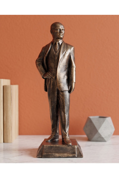 Decostonebiga Dekoratif Atatürk Takım Elbiseli Biblo