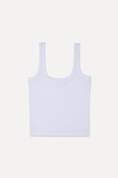 Mudo Women's White Fitted U-Neck Undershirt