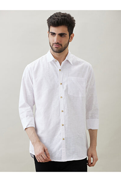SNX By Styli Men Spread Collar Buttoned Shirt