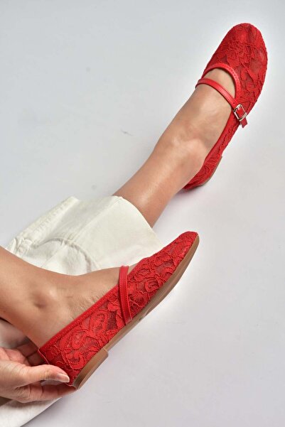 Fox Shoes Y726864006 حذاء باليه نسائي من الدانتيل الأحمر