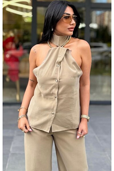 Gülşen Gök Butik Halter Yaka Sırt Dekolteli Düğmeli Bluz
