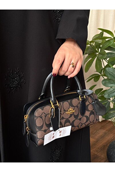 Coach Magazine شنطة كتف نسائية مع ملحقاتها