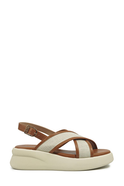 Nine West صندل نسائي من VITA Taba بنعل سميك