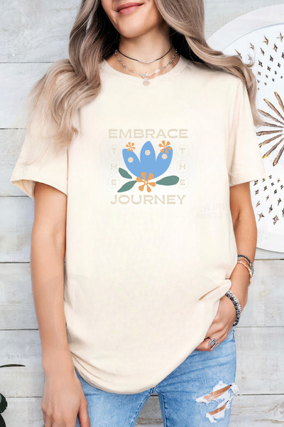 Sarah's Boutique Women's T-shirt – 100% cotton – Journey Flower
