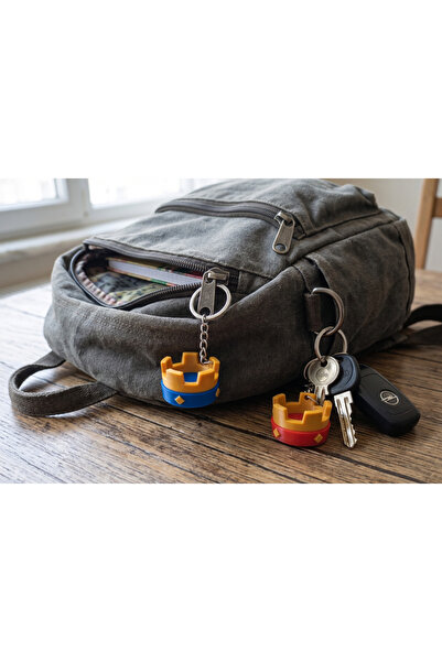 3D Layshop Set of 2 Blue and Red King Crown Keychains - Mobile Strategy Game ...