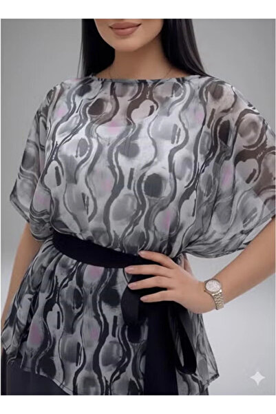FULLJOY A blouse with a comfortable fit and short, comfortable sleeves; a sty...