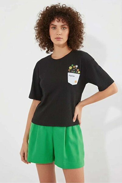 Generic Brand Women's Basic Floral Patterned Black T-Shirt