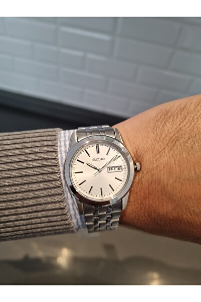 Seiko Metallic Steel Bracelet Calendar 3 Atm Water Resistant Men's Wristwatch
