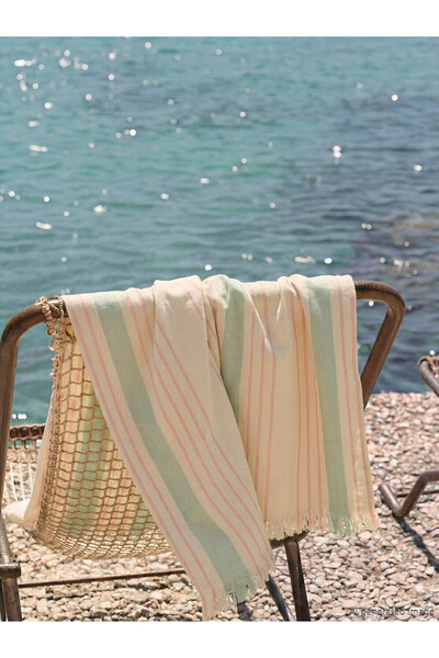 LC Waikiki Nevavm Striped Women's Beach Towel with a Difference